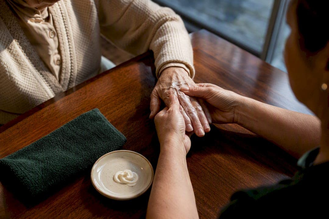 5–20 Minute Practical Sensory Activities for Dementia Carers That Work